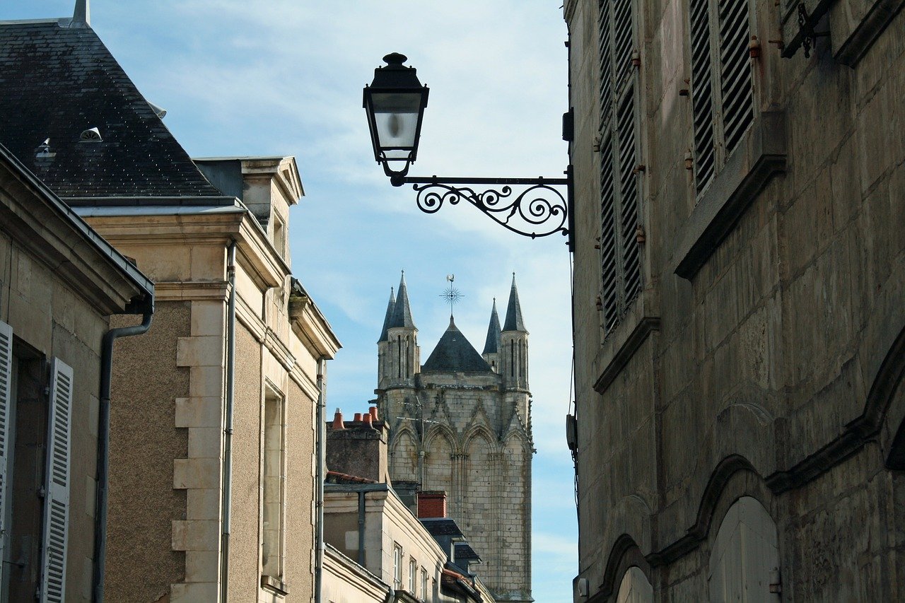 Les Monuments De Poitiers - Idées Weekend